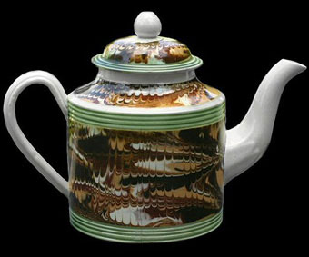 Mochaware - Teapot with combed marble decoration and green-glazed rilling, 5 1/2